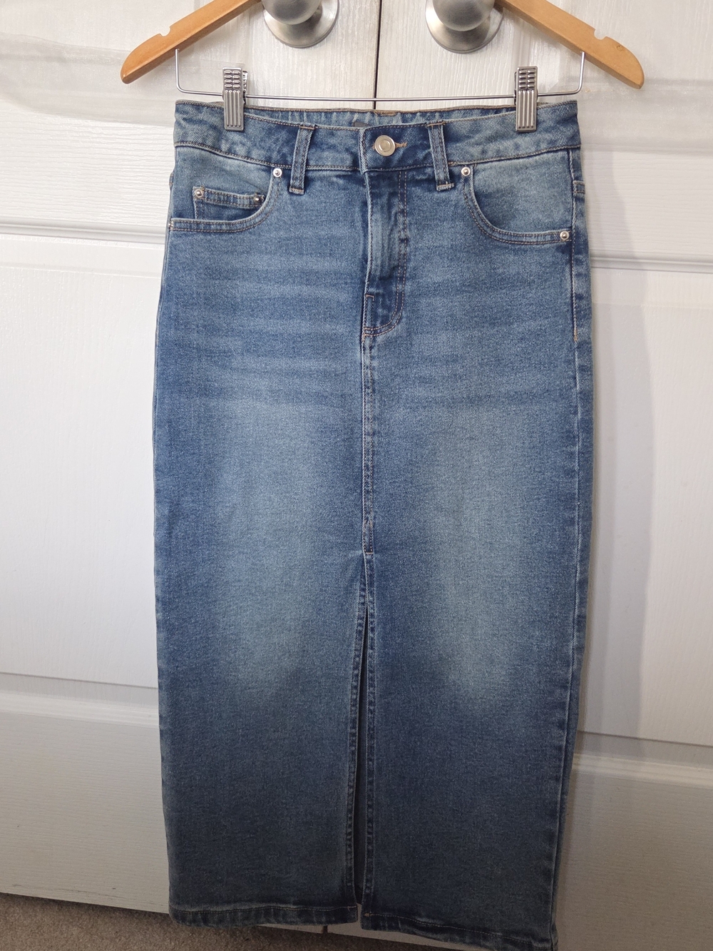 Suzy Shier Straight-Leg Blue Denim Midi Skirt With Slit